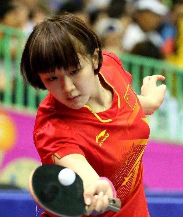 他穿着无袖 他穿着无袖