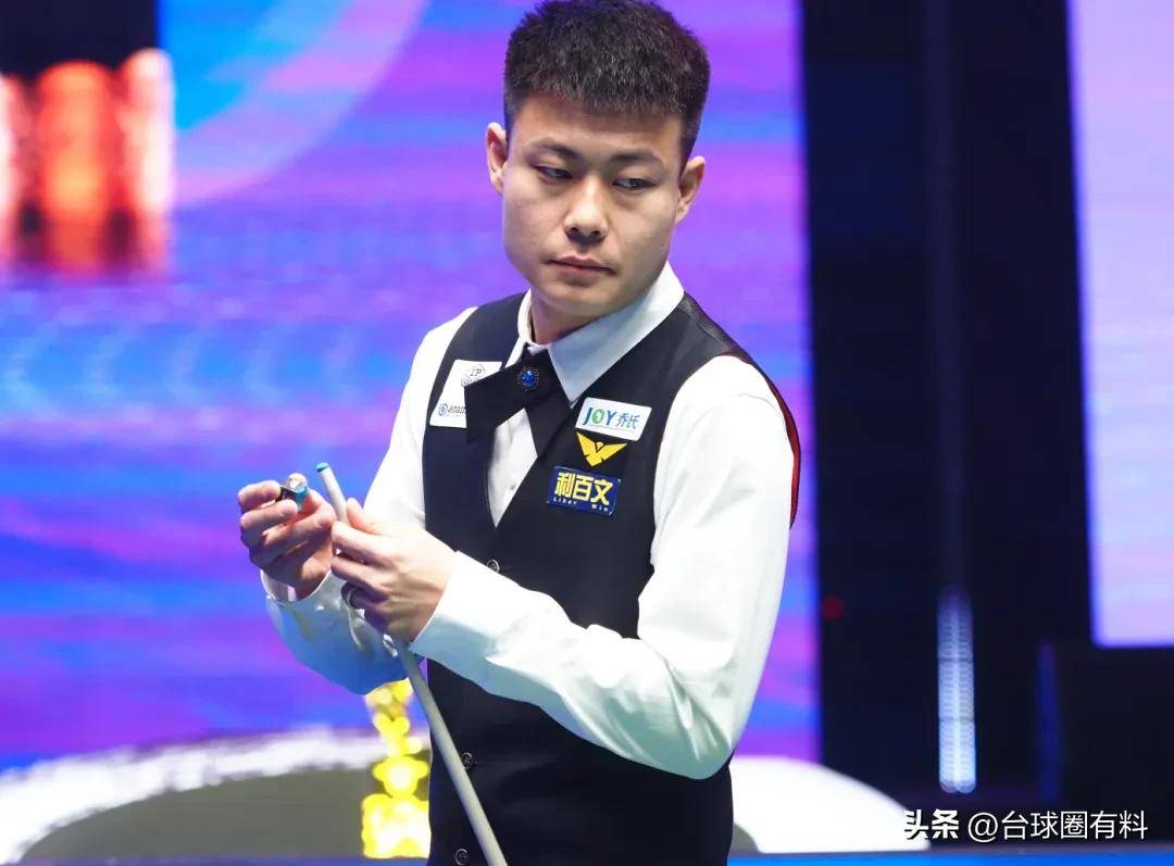 放大镜下审 放大镜下审